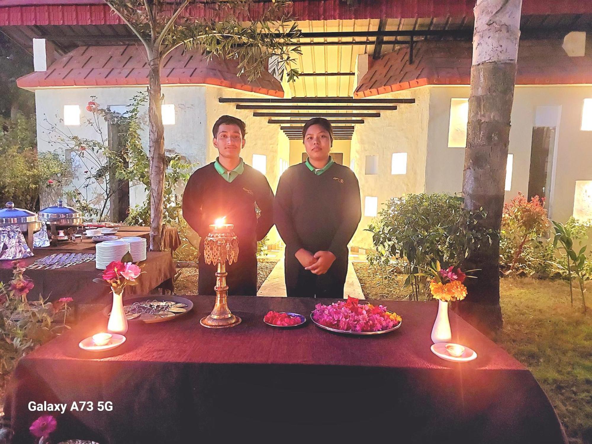 Royal Tiger Luxury Resort 4 Star Sauraha Exterior foto